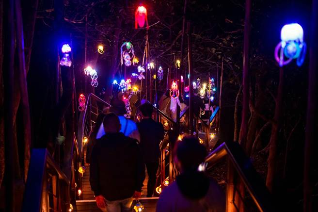 被誉为全台最美山林灯节的台南市「龙崎光节-空山祭」，因反应热烈将延展至2月14日西洋情人节。（市府提供／洪荣志台南传真）