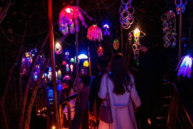 被誉为全台最美山林灯节的台南市「龙崎光节-空山祭」，因反应热烈将延展至2月14日西洋情人节。（市府提供／洪荣志台南传真）