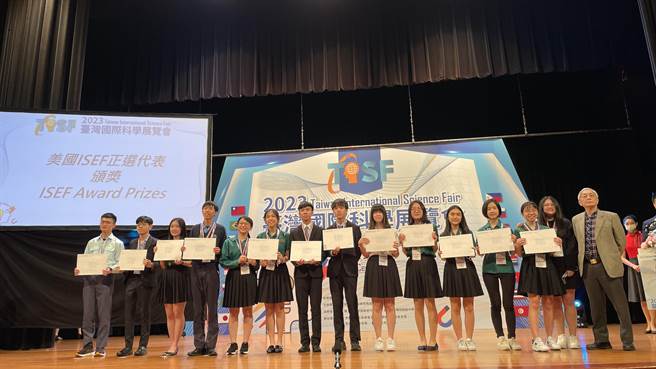 北一女共有10件作品及14位同学获选为出国正选代表，表现亮眼。（北一女提供／张芷瑜台北传真）