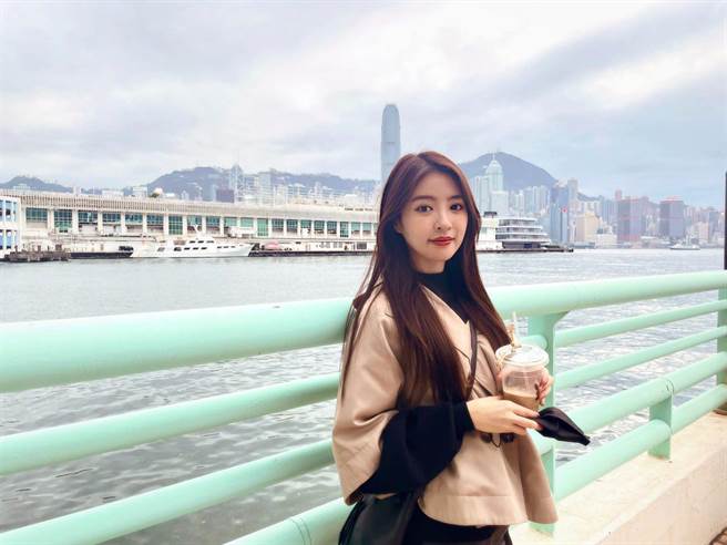 韩菲将于5月推出首张专辑。（骏马客工作室提供）