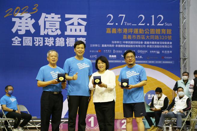 市长黄敏惠(左2)表示，感谢承亿集团戴俊郎董事长以及团队用心规划这场盛大的赛事，让全台好手可以齐聚嘉义市(嘉义市政府提供)
