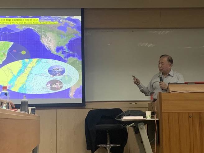 前海军司令陈永康称中共若决定武力犯台，自身经济也会受到莫大损失。（杨孟立摄）