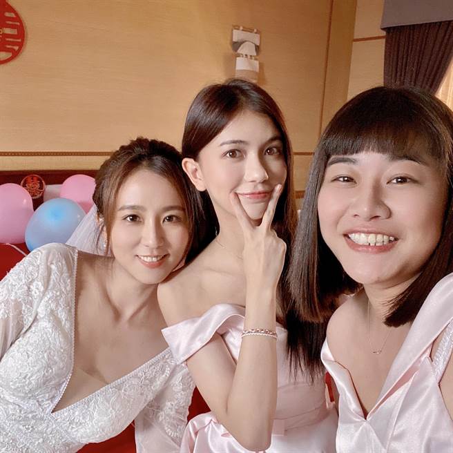 周晓涵（左起）、郑芯恩、李星鏴拍戏拍出好感情。（李星鏴经纪人提供）