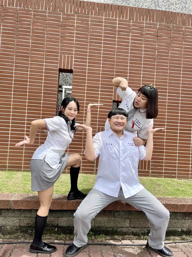 李星鏴（右起）、郑丰毅、孔令元这回一起捐出二手衣做爱心。（李星鏴经纪人提供）