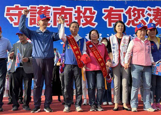 南投县立委补选候选人林明溱，11日成立竞选总部，国民党主席朱立伦率5县市长力挺。（廖志晃摄）