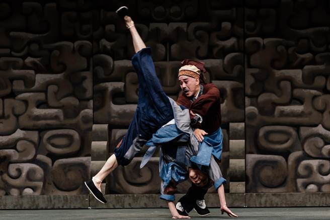 虎剧讲述战国时期「信陵君窃符救赵」之事，出自《史记》；国光剧团上下同心，慎重演绎曾永义编剧遗作。（郭吉铨摄）