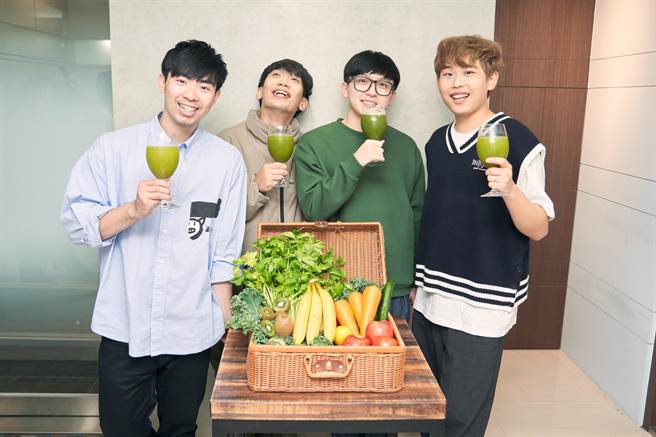 理想混蛋演唱会加场门票一开卖秒杀，团员们开心庆祝。（何乐音乐提供）