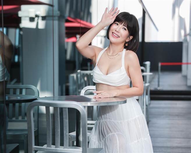 壮壮今天举办《壮见蜜桃》写真签书见面会。（郭吉铨摄）