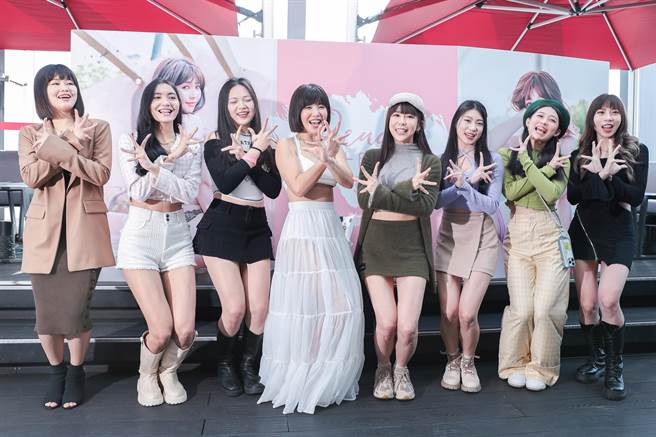 壮壮的正妹好友们都出席力挺。（郭吉铨摄）