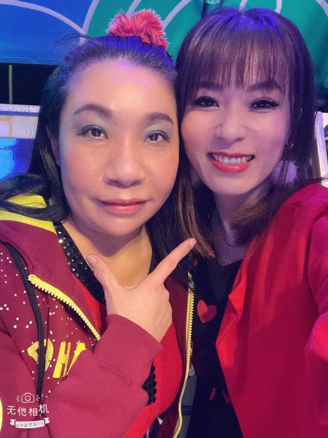 余采恩分享与如花的合照。（图／FB@余采恩 kitty ）