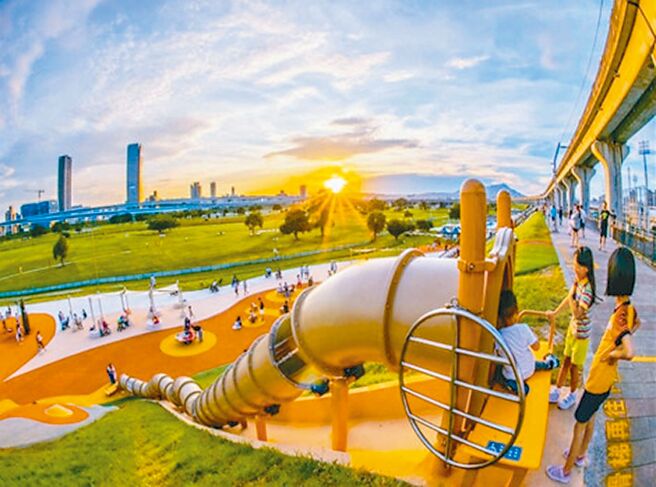 三重区424公顷的新北市大都会公园，成为周边个案最佳卖点。（三重区公所提供）