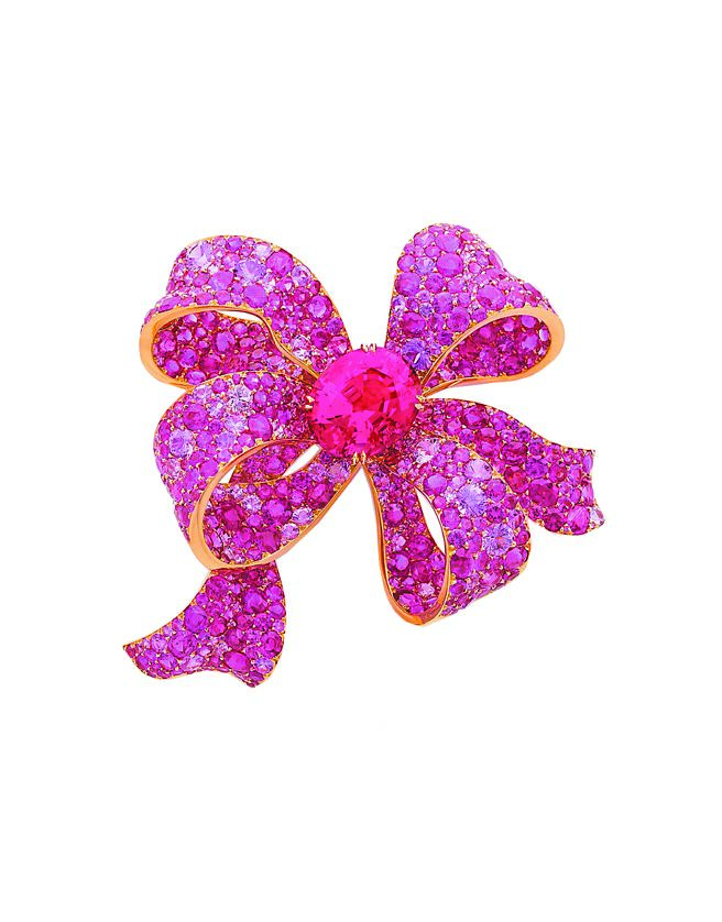 ANNA HU博尔蒂尼粉红尖晶石蝴蝶结胸针，主石为逾21克拉尖晶石。（ANNA HU提供）