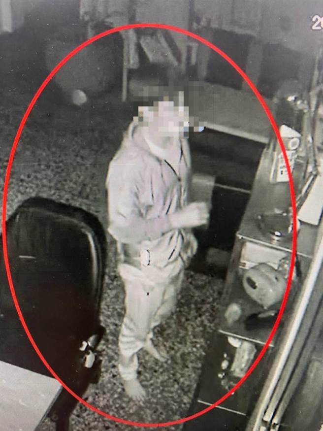 警方调查发现，李行窃爬窗入门还反锁，并脱掉鞋袜，以避免失风，最后遭警方逮捕。（台中市警察局提供／张妍溱台中传真）