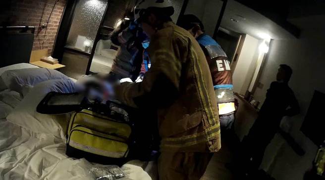 高雄一名女子因感情问题宝到台南轻生，警方即时找到投宿旅馆救人。（读者提供／程炳璋台南传真）★《中时新闻网》关心您：再给自己一次机会！自杀防治24小时服务专线：1925（依旧爱我）、生命线：1995、张老师专线：1980。