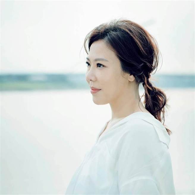 台北市议员李彦秀12日在脸书痛批，没想到在2023年，无能的政府还要逼使药师自力救济，痛批去年10月就已缺药，但卫福部长薛瑞元却忙着选举站台，「这个政府、这个执政党、这群官员，最缺的其实是良心！」（摘自李彦秀脸书）