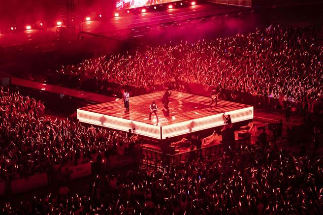 五月天11日在武吉加里尔国家体育场举办「好好好想见到你」演唱会。（相信音乐提供）