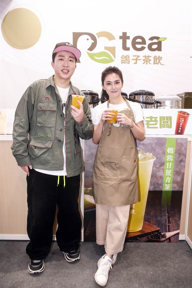 许蓝方、张立东12日出席台北国际连锁加盟大展春季展PGtea鸽子茶饮嘉宾。张立东（左）、许蓝方。（邓博仁摄）