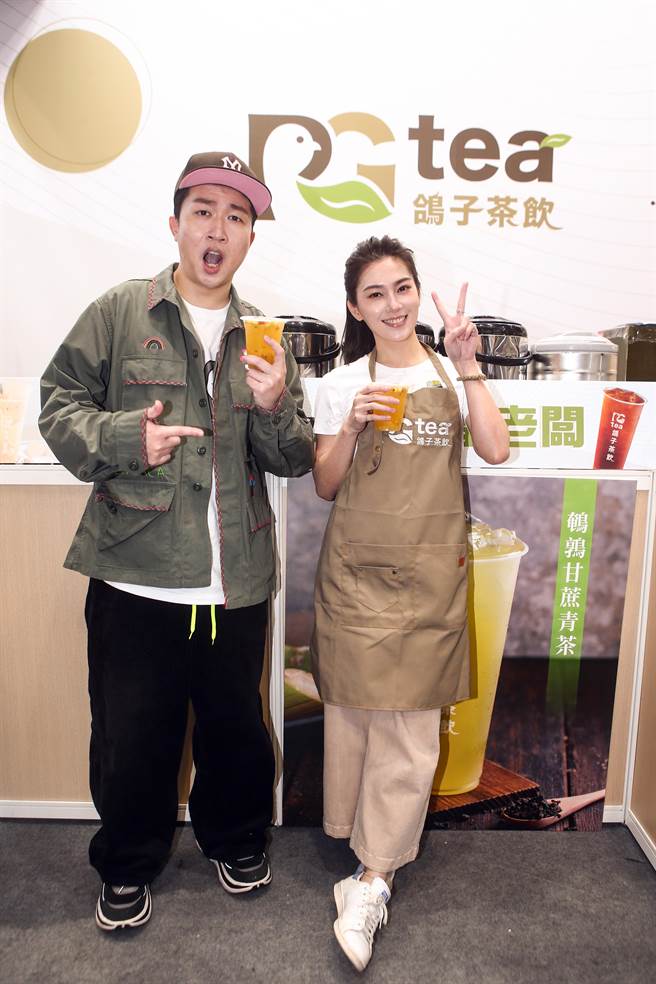 许蓝方、张立东12日出席台北国际连锁加盟大展春季展PGtea鸽子茶饮嘉宾。张立东（左）、许蓝方。（邓博仁摄）
