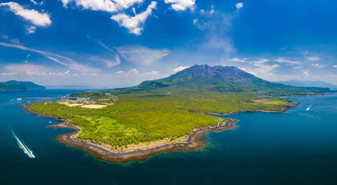 日方海上自卫队发现一艘中国海军测量舰，正经屋久岛南方领海邻接区向北航行。（资料照/ shutterstock）