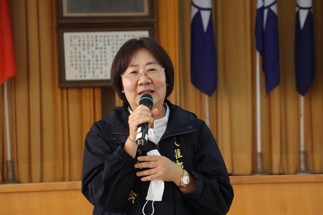 嘉义县民雄乡长林于玲硕士论文遭中正大学撤销，她表示对中正大学学伦会的决定完全尊重。（吕妍庭摄）