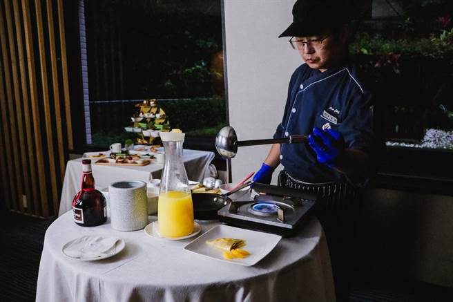 李建嵚毕业于復兴美工广设科，美学养成助攻他在西点创作上制作出精品等级的美形蛋糕。(大地酒店提供)