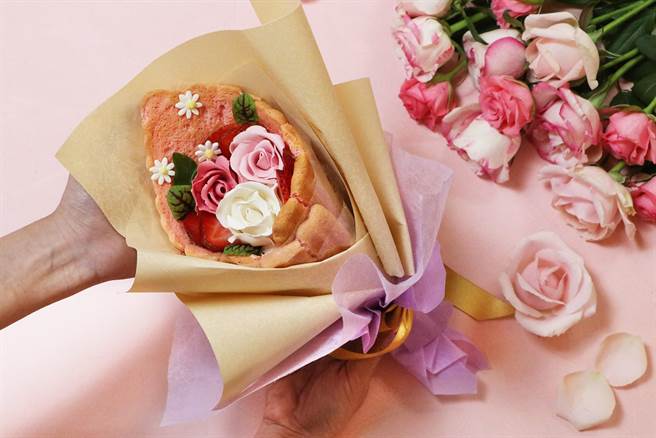 李建嵚不拘泥糕点的传统形式，把母亲节花束变身成可食用的花束蛋糕，好看好吃。(大地酒店提供)