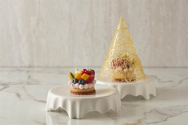 李建嵚喜欢接受挑战，把点心房当「食」验室，他手工制作的精品糕点总令人眼睛一亮。(大地酒店提供)