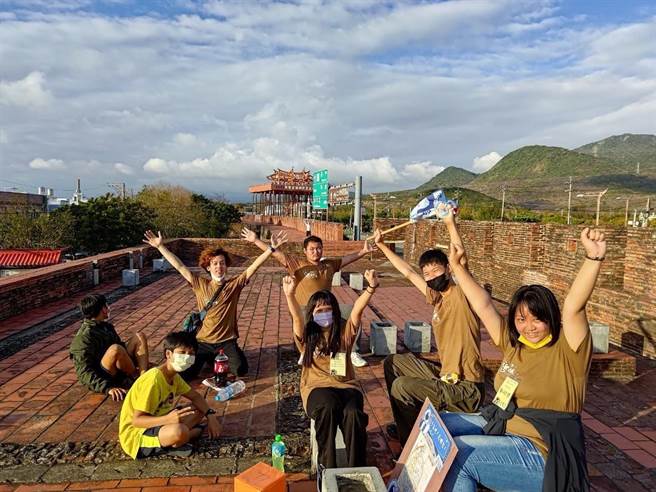 屏東家扶中心在今年寒假舉辦3場徒步挑戰營，共計百人參加，接力完成超過百公里的徒步挑戰，當中年紀最小的年僅7歲，令人刮目相看。（屏東家扶提供／謝佳潾屏東傳真）