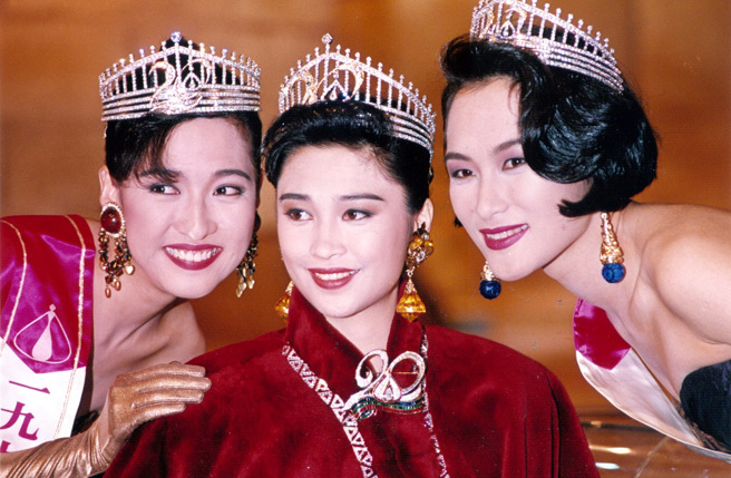 盧淑儀（中）是1992年的香港小姐冠軍。（圖／中時資料照）