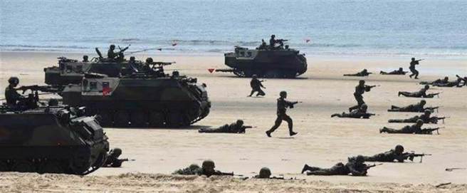 美国智库「太平洋论坛」日前发布《台湾沦陷后的世界》报告，引起各界讨论。图为汉光演习国军反登陆操练。（图／中时资料照）