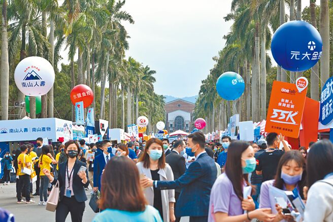 校园徵才即将在3月开跑，泛公股银行2023年度全年将释出约3000个职缺。（本报资料照片）