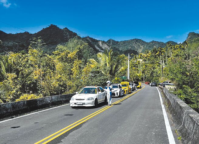 「台东晚崙西亚杯封路计时挑战赛」11日起在泰源幽谷举行，居民抗议造成困扰。（民眾提供／庄哲权台东传真）