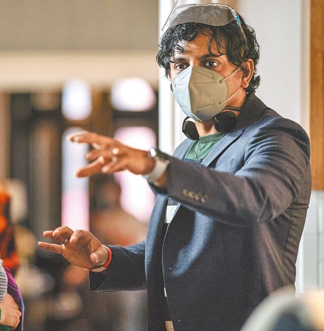 导演奈沙马兰执导《灵异女仆》4季都叫好叫座。（Apple TV+提供）