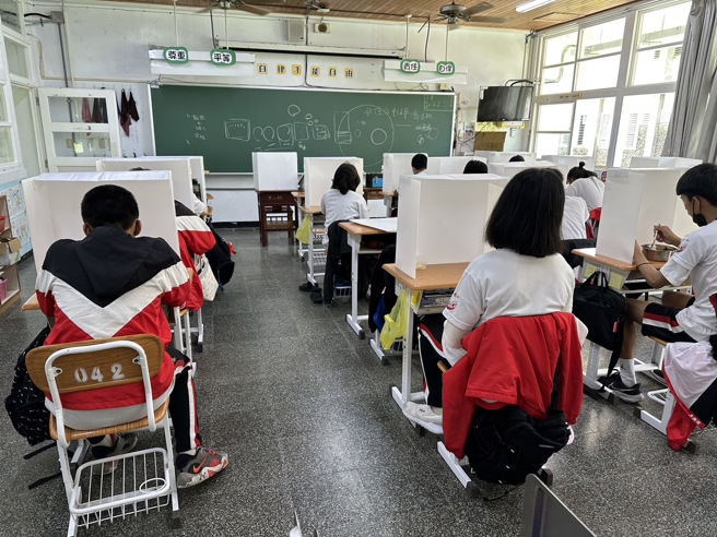 兰屿中学仅剩1名厨工，校方发布紧急通知请家长帮忙找人。（图／兰屿中学提供）