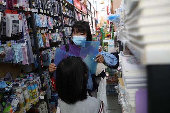 为杜绝「文具刺客」乱象，大陆各地都在出招规范。（图／新华社）