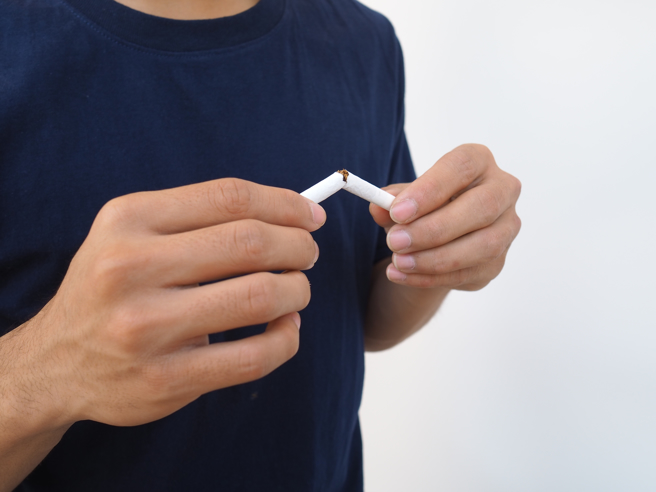 「菸害防制法」修正條文擴大禁菸場所。（示意圖／shutterstock）