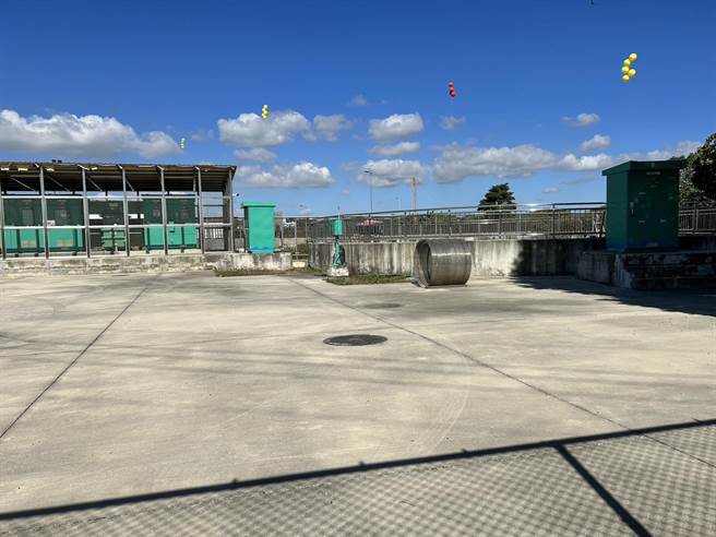 蔡英文总统视察伏流集水井。（崔正纲摄）