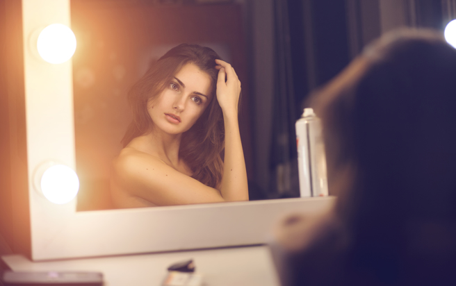 一名女直播主金米卡（kimmikka）日前边直播边与男友啪啪被网友看光。示意图非本人。（图／达志影像）