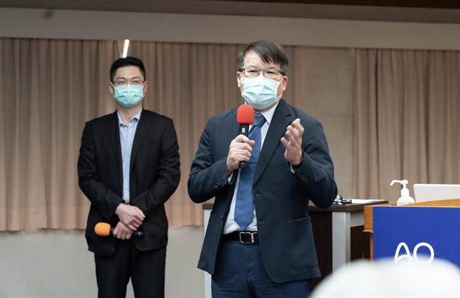 仁愛醫療財團法人與長庚醫療財團法人合作聯盟總院長、醫師藍國忠表示，盼藉由長庚醫院的關節重建技術進行跨領域的國際交流，進一步提升台灣骨科醫療與照護的品質。（大里仁愛醫院提供／潘虹恩台中傳真）