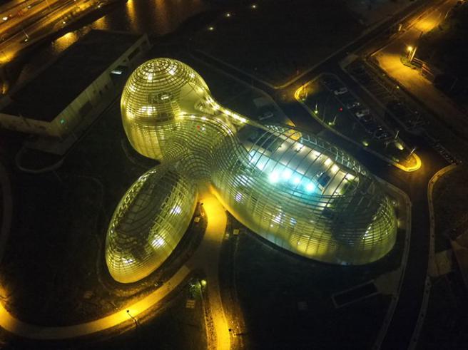 （日鼎水務—桃園北區水資源回收中心夜間空拍圖。圖∕業者提供）