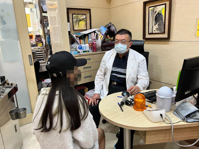 小儿科医师施胜桓指出，临床发现开学季也是妥瑞氏症好发期，怀疑是青少年压力症候群的一种表现。（示意图／冯惠宜摄）