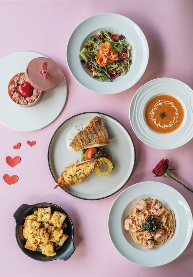 「甜蜜久久双人套餐」提供3种主菜让客人选择，照片为海鲜双拼。(老爷小花园提供)