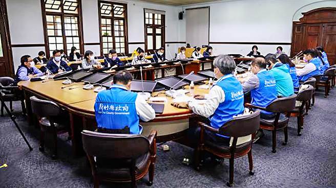 新竹县市整合平台在新竹市府召开首次会议，双方秘书长率局处首长讨论交通等多项议题。（新竹县政府提供／罗浚滨新竹传真）