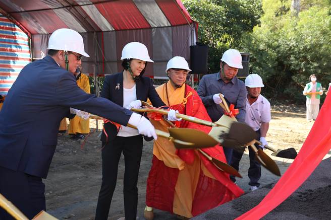 慈光山人乘寺住持大愿法师主持兜率院动土暨洒净典礼，南投县长许淑华等人出席。（南投县政府提供／杨静茹南投传真）
