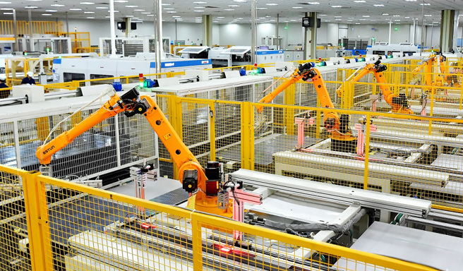 在高度自動化生產與政府出口補貼政策下，歐洲太陽能板產業已全數被中國淘汰，目前正設法透過歐盟的力量來恢復太陽能板產業，以減少對中國的依賴。（圖／