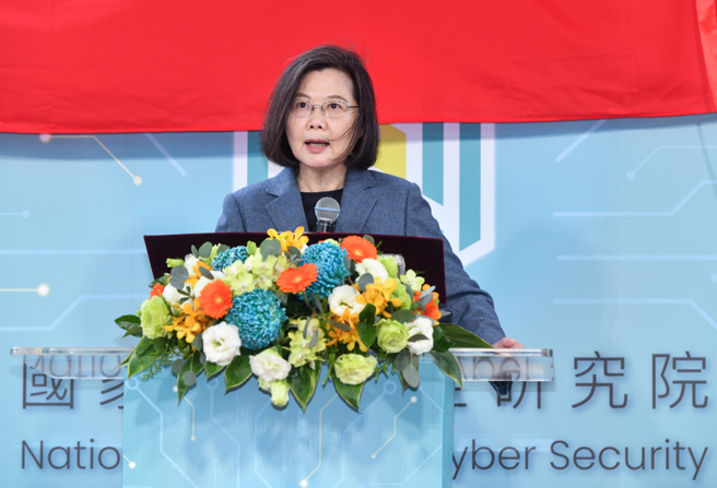 土耳其及叙利亚边境6日发生规模7.8强震，伤亡人数持续增加，卫生福利部7日起开放捐款专户。图为总统蔡英文（资料照）