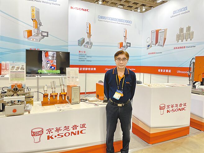 京华超音波总经理黄寿楠表示，京华全数位化超音波，在设定工作参数、查阅输出功率、时间等数值及操作上更容易上手，一目了然。图／李水莲
