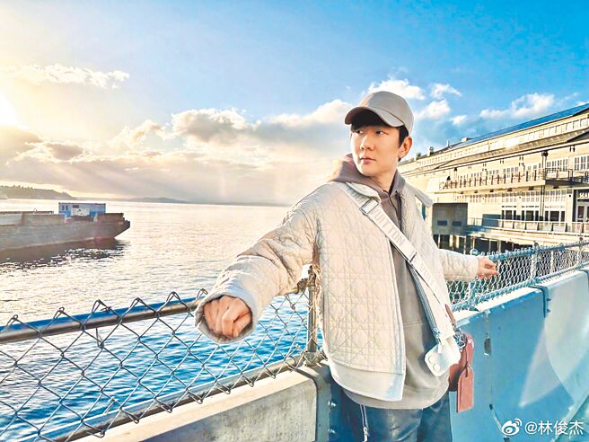 JJ美国巡演期间趁空檔到各地走走纾压。（摘自微博）