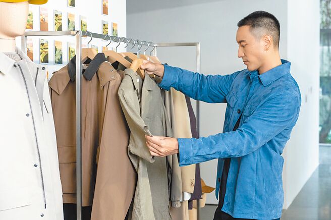 王阳明透露女儿遗传他与老婆的个性，喜欢自己挑选单品搭配。（Loro Piana提供）