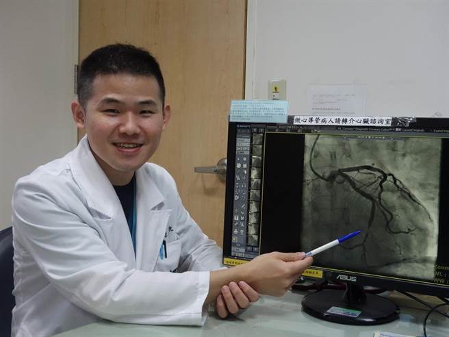 大林慈济医院心臟内科医师李祯元提醒，吸菸是心臟科很重要的危险因子，一旦发生心肌梗塞很可能会致命。（大林慈济医院提供／吕妍庭嘉义传真）★《中时新闻网》关心您：吸菸有害健康！戒菸专线：0800-636363。